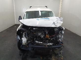 Volkswagen Caddy Maxi 2.0TDI L2H1 picture 2