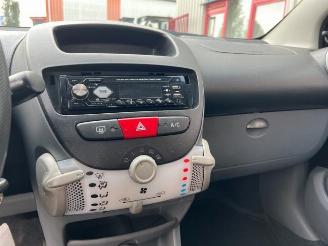Peugeot 107 107, Hatchback, 2005 / 2014 1.0 12V picture 11