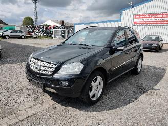 Salvage car Mercedes M-klasse 320 CDI Onderdelen Zwart C197 Motor 2008/5