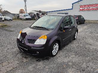 damaged passenger cars Renault Modus 1.6 16V Onderdelen Paars TED72 K4M794 Motor 2006/5