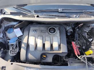 Volkswagen Touran 1.9 TDI Zilver LA7W Onderdelen BXE Motor picture 13