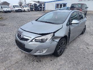 disassembly passenger cars Opel Astra J 1.7 CDTI Grijs Z179 Onderdelen A17DTC Motor 2012/3