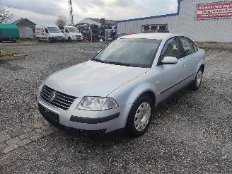 Schadeauto Volkswagen Passat 3BG 2.0 Zilver LA7W Onderdelen AZM Motor 2003/2
