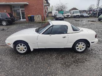 Mazda MX-5 Roadster picture 4