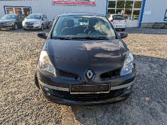Renault Clio 1.6 Schwarz NV676 picture 2
