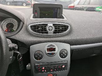 Renault Clio 1.6 picture 13