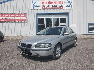 Vaurioauto  passenger cars Volvo S-60 2.4 Zilver 2003/6