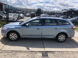 damaged passenger cars Ford Mondeo 2.0i  107kW Combi 2007/8