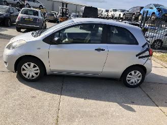 damaged passenger cars Toyota Yaris 1.0i AIRCO 2010/3