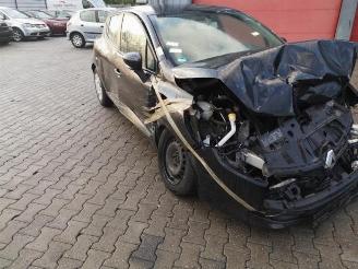 Salvage car Renault Clio  2013/2