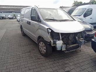Vrakbiler auto Hyundai H-300 H-300, Van, 2008 2.5 CRDi 2010/9