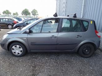 Renault Scenic 1.6 16V picture 2