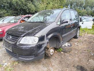 Dezmembrări autoturisme Volkswagen Touran 1.6 16V FSI 2004/4