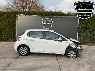 Auto da rottamare Peugeot 208 208 I (CA/CC/CK/CL), Hatchback, 2012 / 2019 1.0 Vti 12V PureTech 2013/10