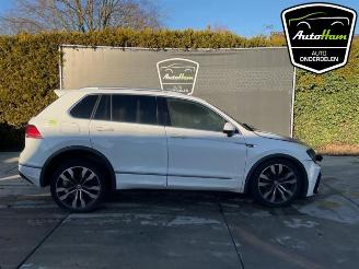 uszkodzony samochody osobowe Volkswagen Tiguan Tiguan (AD1), SUV, 2016 / 2024 2.0 TDI 16V 4Motion 2016/10
