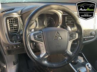 Mitsubishi Outlander Outlander (GF/GG), SUV, 2012 / 2022 2.4 16V PHEV 4x4 picture 17