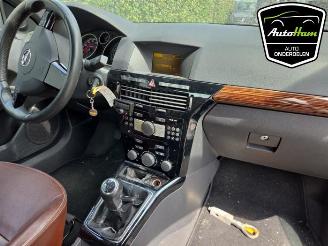 Opel Astra Astra H Twin Top (L67), Cabrio, 2005 / 2010 1.8 16V picture 12