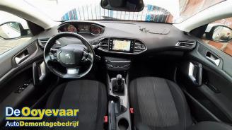 Peugeot 308 308 (L3/L8/LB/LH/LP), Hatchback 5-drs, 2013 / 2021 1.2 12V e-THP PureTech 110 picture 2