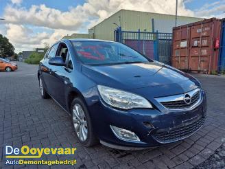 Opel Astra Astra J (PC6/PD6/PE6/PF6), Hatchback 5-drs, 2009 / 2015 1.4 Turbo 16V picture 2
