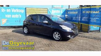 krockskadad bil auto Peugeot 208 208 I (CA/CC/CK/CL), Hatchback, 2012 / 2019 1.2 Vti 12V PureTech 82 2014/10