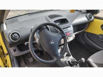 Peugeot 107 107, Hatchback, 2005 / 2014 1.0 12V picture 10