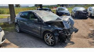Coche siniestrado Seat Leon Leon (5FB), Hatchback 5-drs, 2012 / 2020 1.6 TDI Ecomotive 16V 2013/11