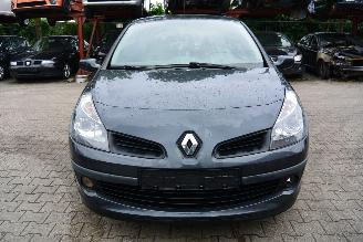 Renault Clio  picture 2