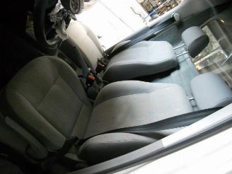 Volkswagen Caddy Combi  picture 6