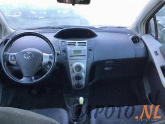 Toyota Yaris Yaris II (P9), Hatchback, 2005 / 2014 1.3 16V VVT-i picture 4