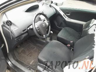 Toyota Yaris Yaris II (P9), Hatchback, 2005 / 2014 1.3 16V VVT-i picture 17