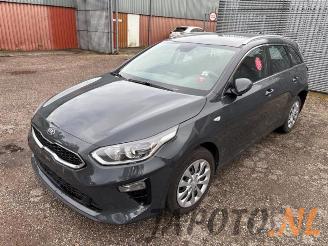 Salvage car Kia Cee d Ceed Sportswagon (CDF), Combi 5-drs, 2018 1.0i T-GDi 12V 2020