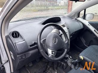 Toyota Yaris Yaris II (P9), Hatchback, 2005 / 2014 1.3 16V VVT-i picture 9