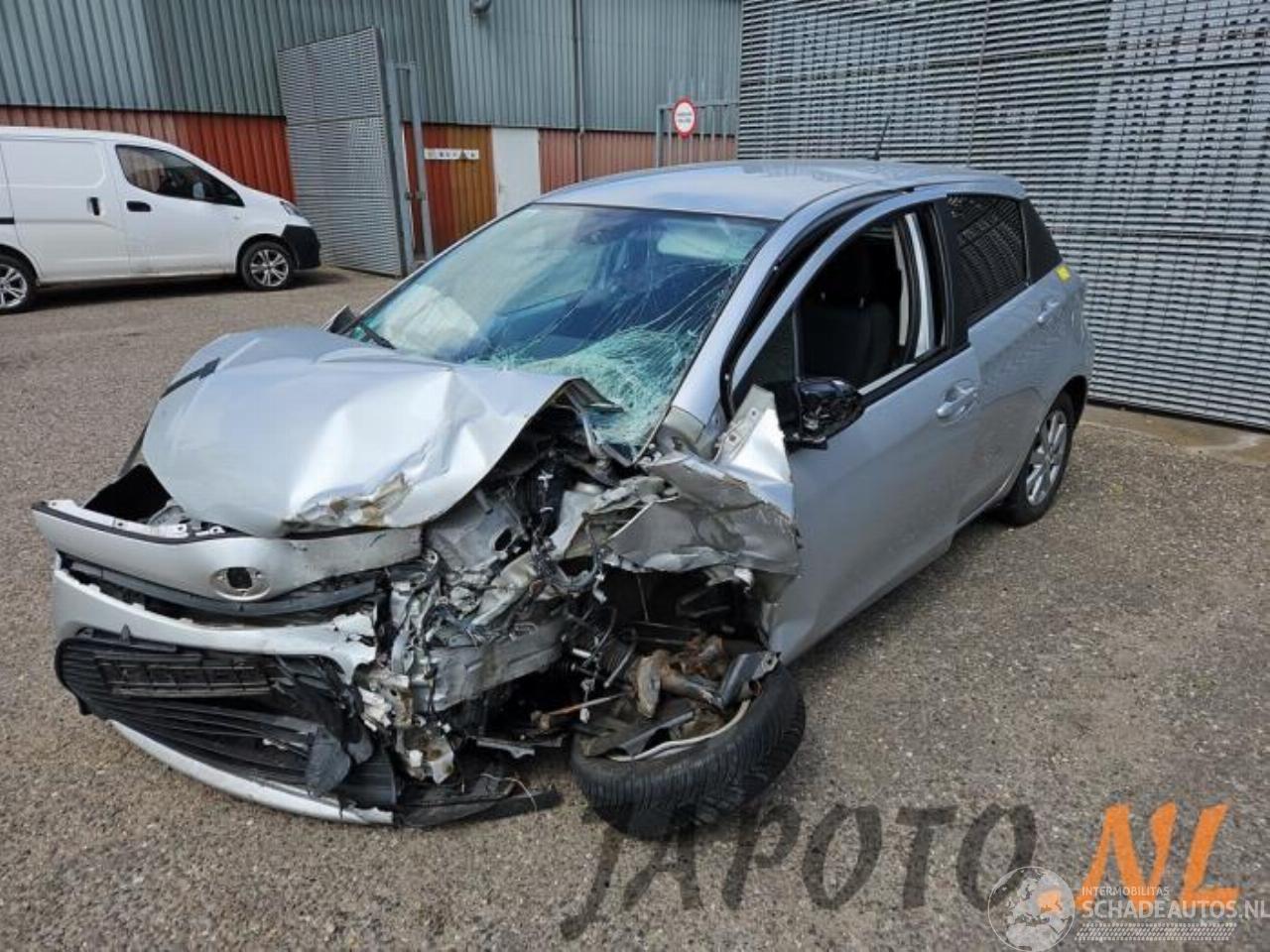 Toyota Yaris Yaris III (P13), Hatchback, 2010 / 2020 1.5 16V Hybrid