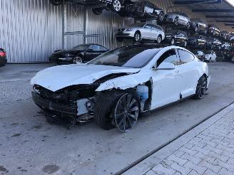Tesla Model S 85D picture 2