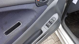 Daihatsu YRV (M2) Hatchback 1.3 16V DVVT (K3-VE) [63kW] picture 9