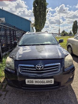 Salvage car Toyota Avensis Wagon (T25/B1E) Combi 2.2 D-4D 16V D-CAT (2AD-FHV) [130kW] 6-BAK 2007/1