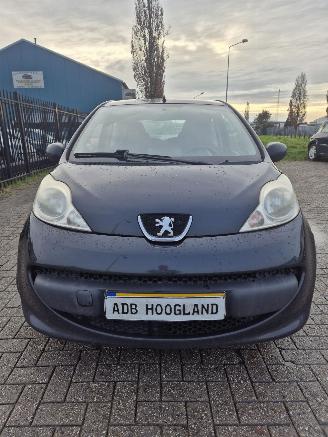 demontáž osobní automobily Peugeot 107 Hatchback 1.0 12V (384F(1KR)) [50kW] 2008/1