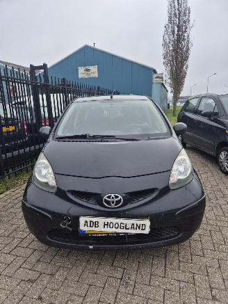 Damaged car Toyota Aygo (B10) Hatchback 1.0 12V VVT-i (1KR-FE) [50kW] 5-BAK 2007/1