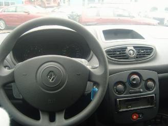 Renault Clio 1.2 2009 picture 3