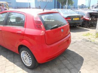 Fiat Punto 1.3jtd 5deurs rood picture 3