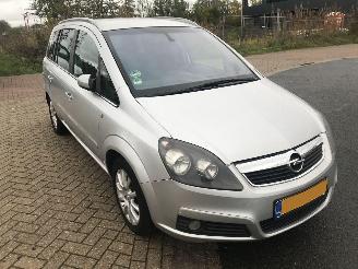 Opel Zafira (M75) MPV 1.9 CDTI 16V (Z19DTH(Euro 4)) picture 2