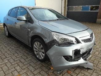 Opel Astra Astra J (PC6/PD6/PE6/PF6) Hatchback 5-drs 1.4 Turbo 16V (A14NET(Euro 5=
)) [88kW]  (10-2010/10-2015) picture 2