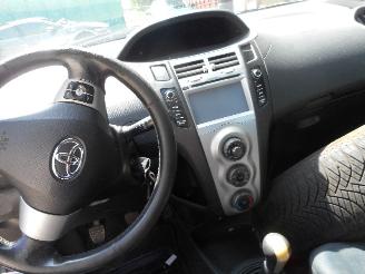 Toyota Yaris Yaris II (P9) Hatchback 1.3 16V VVT-i (2SZFE) [64kW]  (08-2005/11-2010=
) picture 9