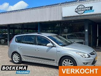 uszkodzony samochody osobowe Hyundai I-30 CW 1.6i i-Motion Climate Cruise Trekhaak 2011/6