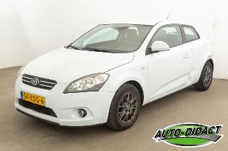 Voiture accidenté Kia Pro cee d 1.6 Clima X-clusive 2009/10