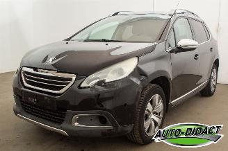 damaged passenger cars Peugeot 2008 1.2 Allure Clima 2015/2