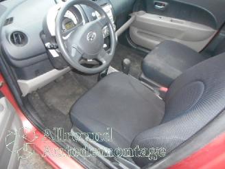 Daihatsu Sirion Sirion 2 (M3) Hatchback 1.3 16V DVVT (K3-VE) [64kW]  (01-2005/03-2008)= picture 9