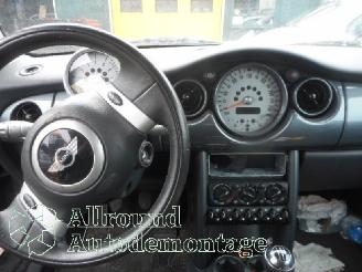 Mini Mini Mini One/Cooper (R50) Hatchback 1.6 16V One (W10-B16A) [66kW]  (06-200=
1/09-2006) picture 10