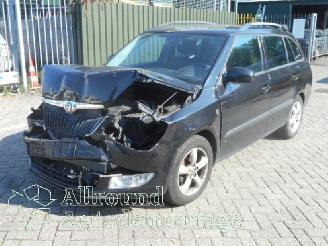 Salvage car Skoda Fabia Fabia II Combi Combi 5-drs 1.2 TDI 12V Greenline (CFWA) [55kW]  (05-20=
10/12-2014) 2010