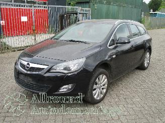 Coche siniestrado Opel Astra Astra J Sports Tourer (PD8/PE8/PF8) Combi 2.0 CDTI 16V 160 (A20DTH(Eur=
o 5)) [118kW]  (10-2010/10-2015) 2012
